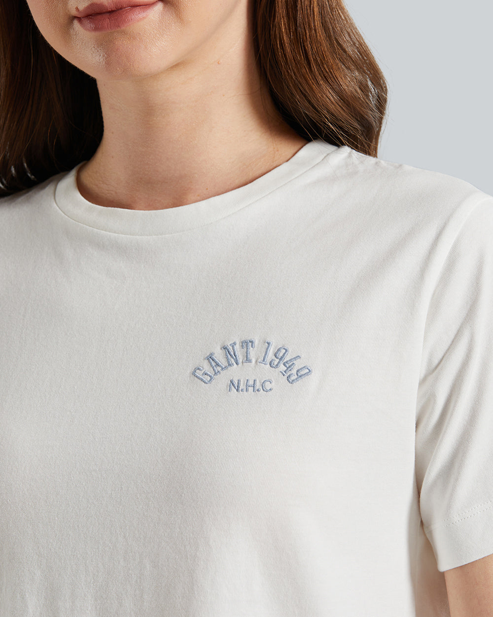 Gant Regular Fit Arch Logo T-Shirt – Soft Cotton, Classic Crewneck Eggshell / S