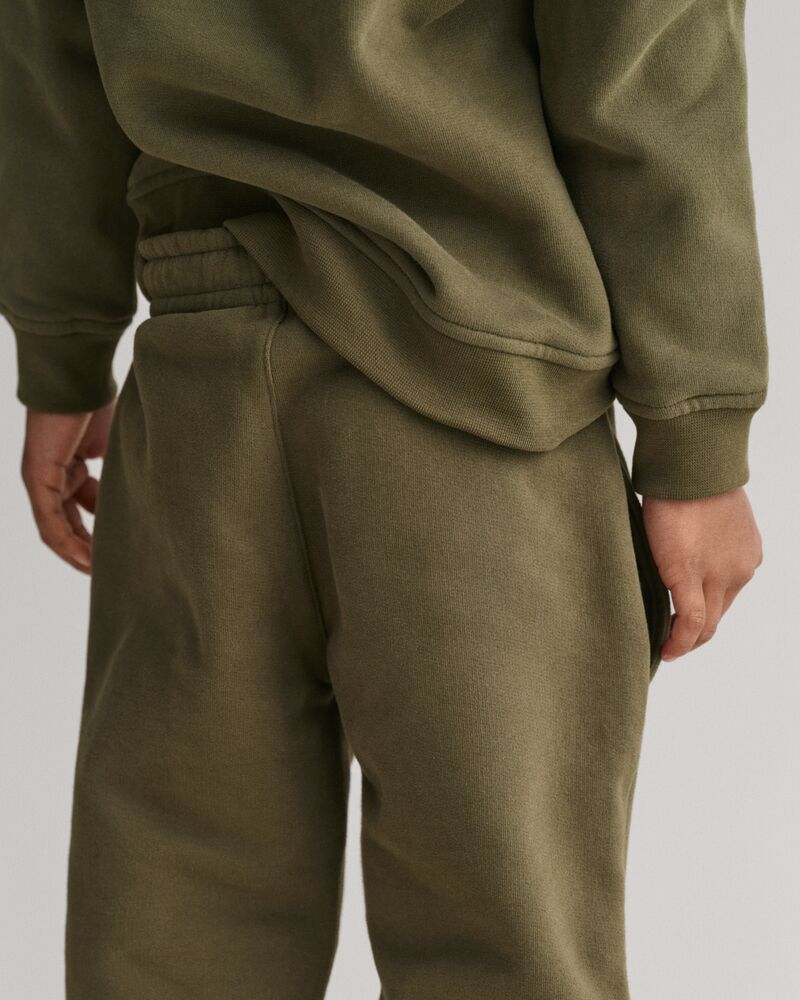 GANT ARCH SCRIPT SWEATPANTS JUNIPER GREEN / 92