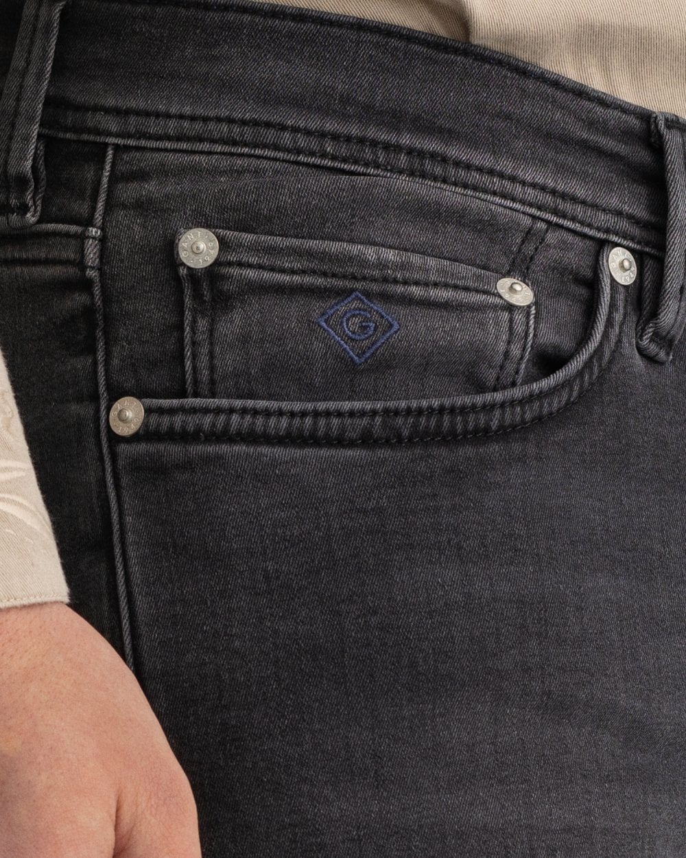 بنطال جينز Maxen ذو قصة ضيقة للغاية Active-Recover باللون الأسود