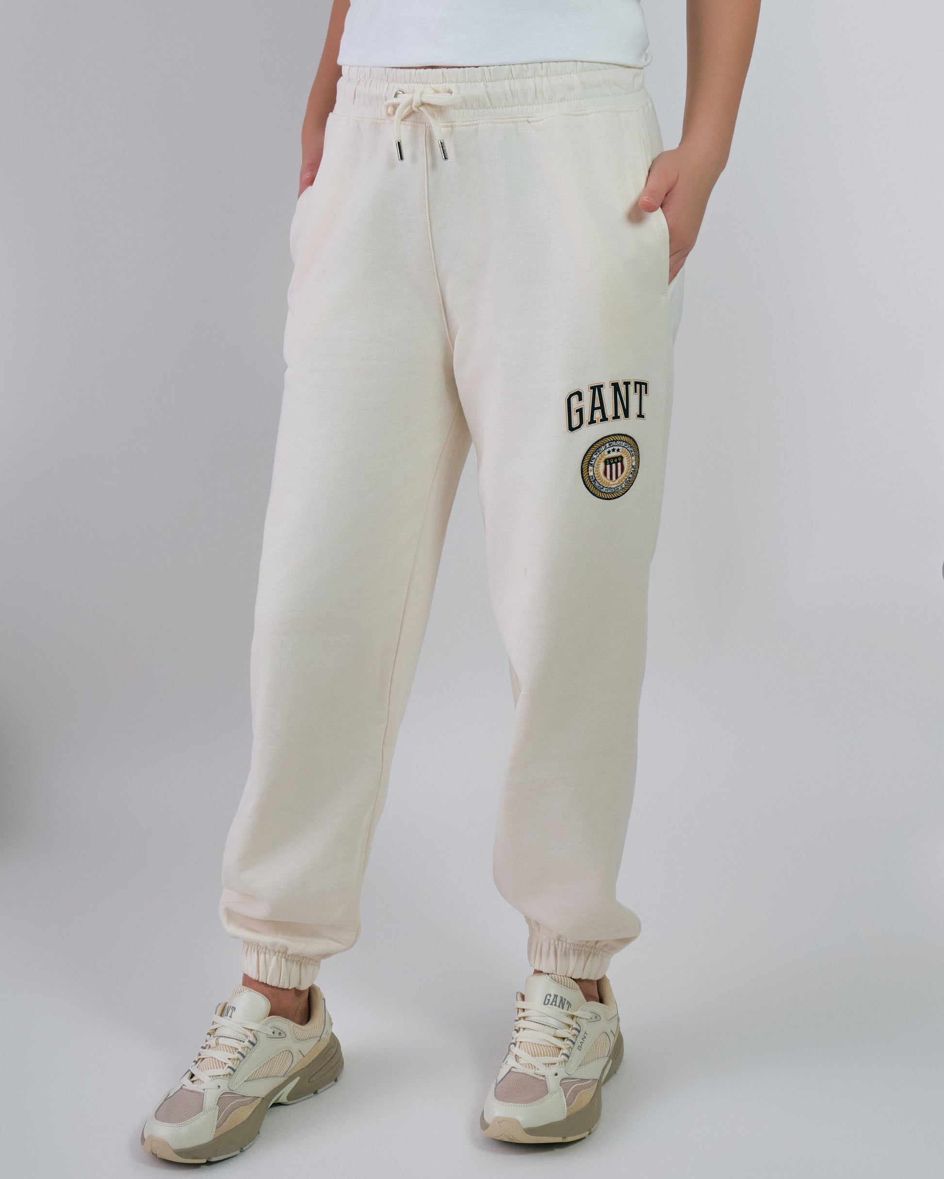 Crest Shield Sweat Pants Cream / M