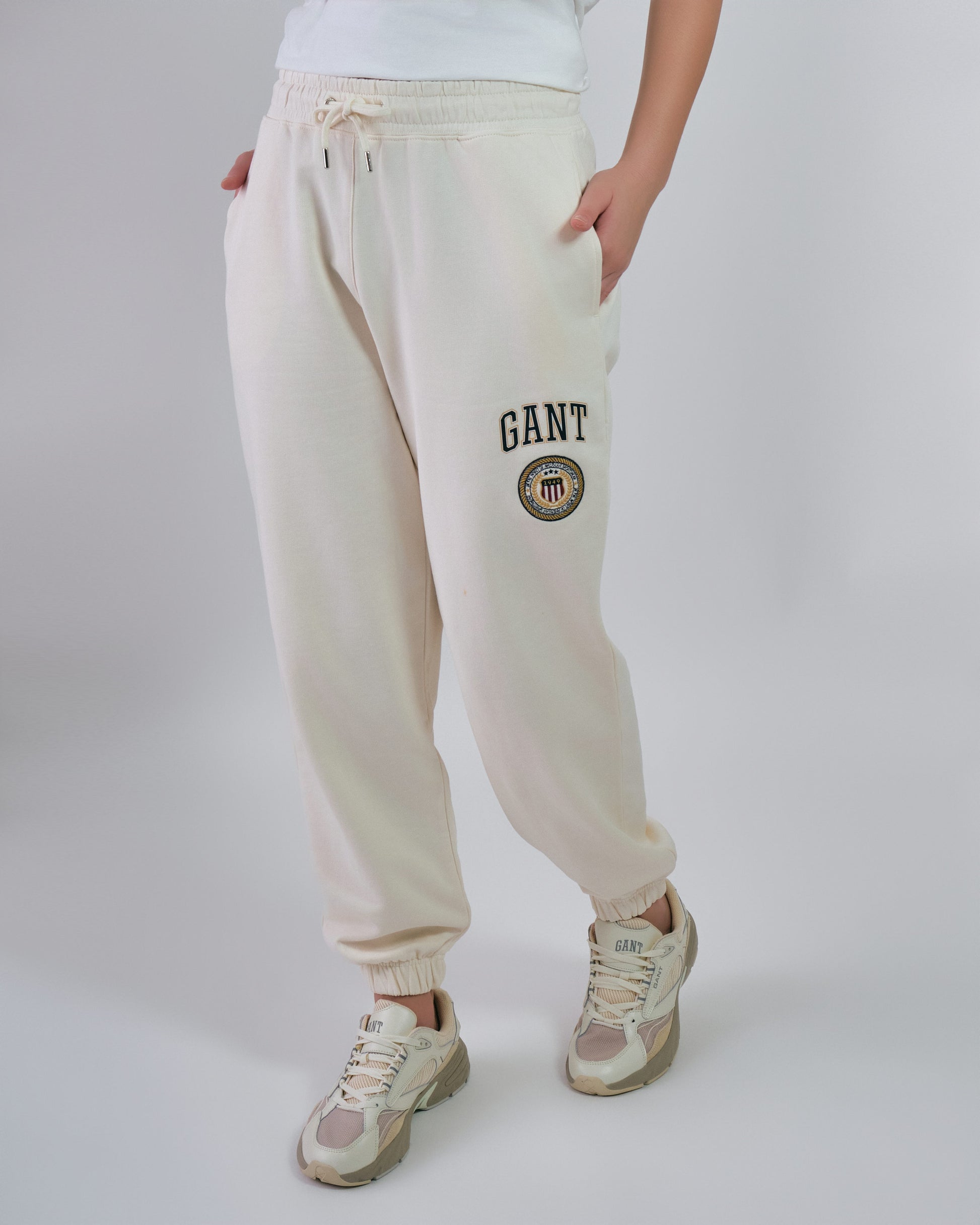 Crest Shield Sweat Pants Cream / M