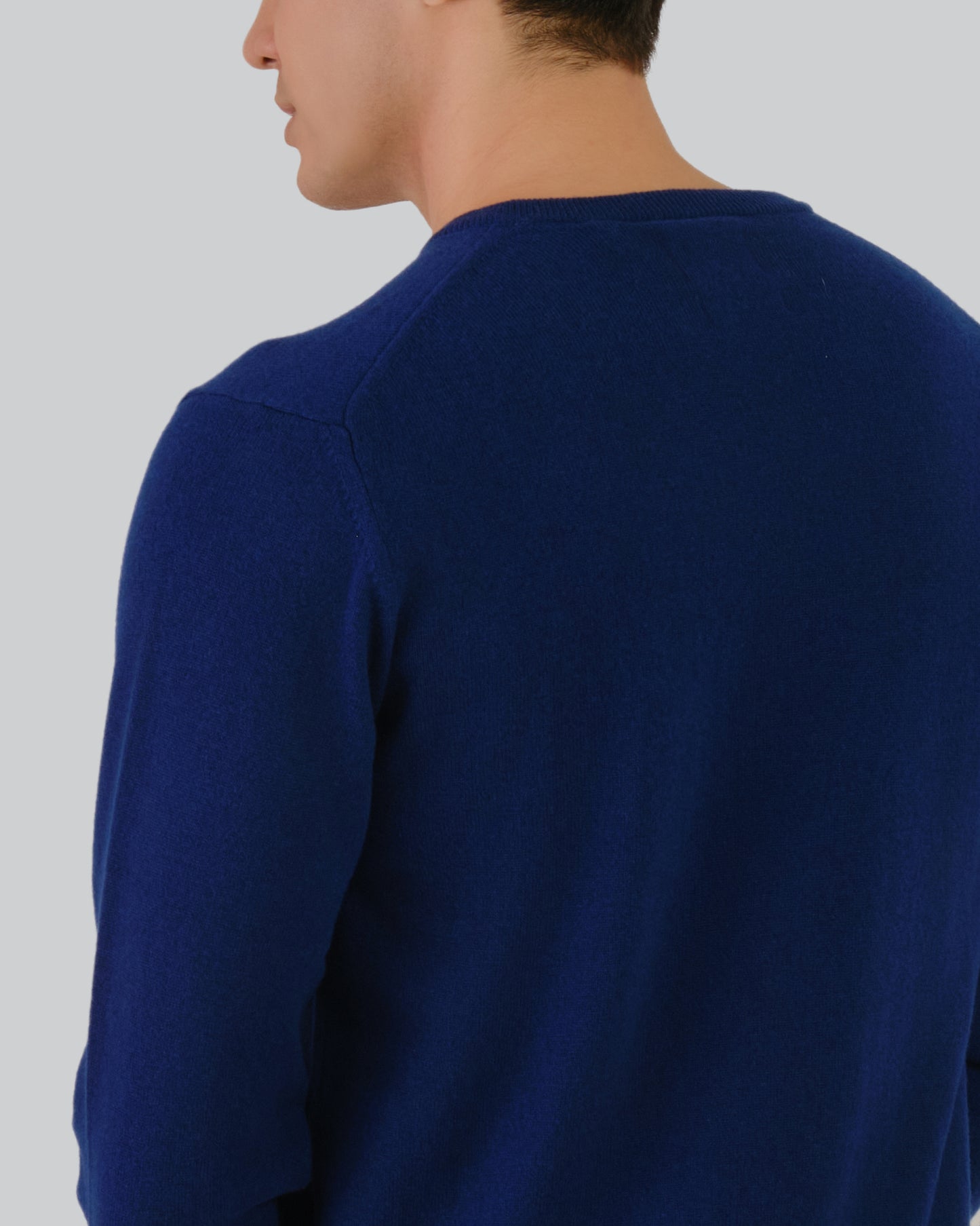 Superfine Lambswool V-Neck Sweater College Blue / M