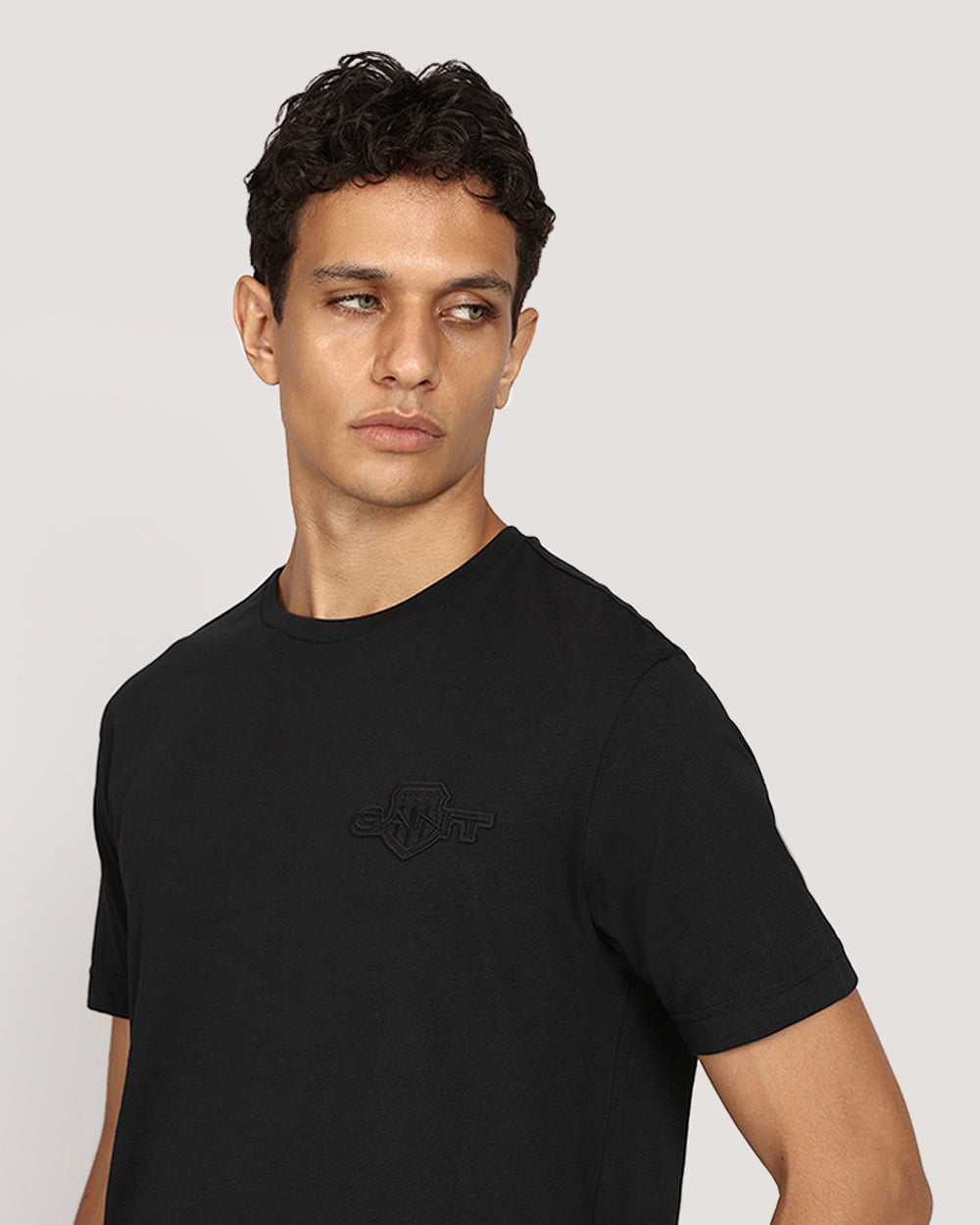 Gant Regular Tonal Shield Short Sleeve T-Shirt BLACK / M