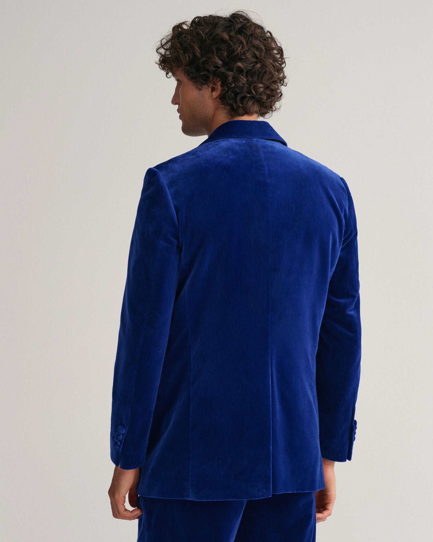 السترة البدلة المخملية