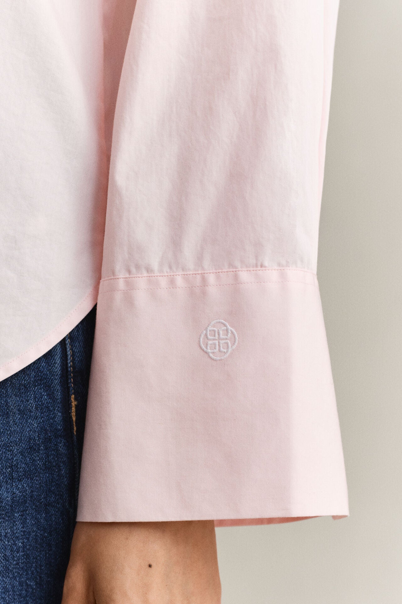 Gant  Relaxed Fit Classic Poplin Wide Sleeve Shirt