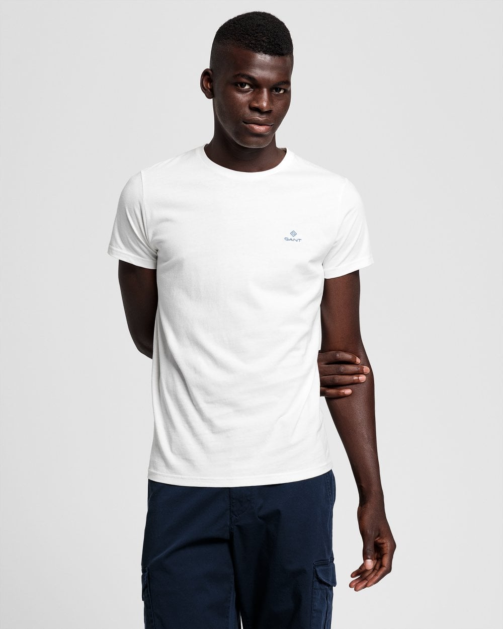 Gant Contrast Logo T-Shirt – Gant UAE